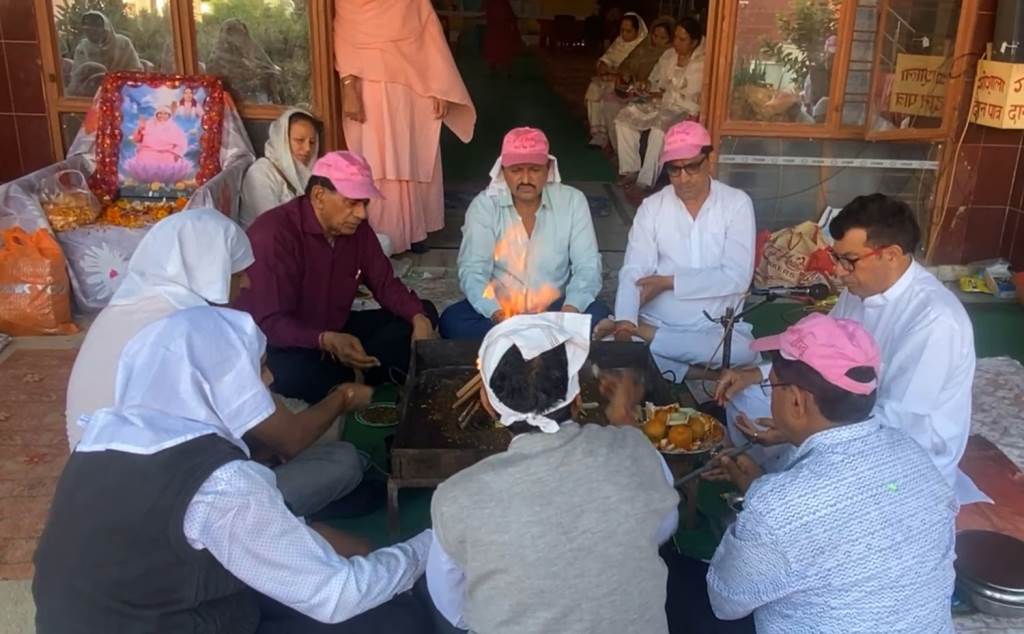 The Avtaran Diwas of Sant Upramanand Maharaj will be celebrated tomorrow Bhaiyya Divya Das will shower devotional bhajans